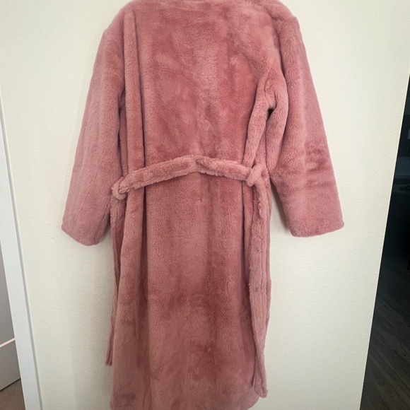 Minky Couture blush robe - Picture 8 of 10